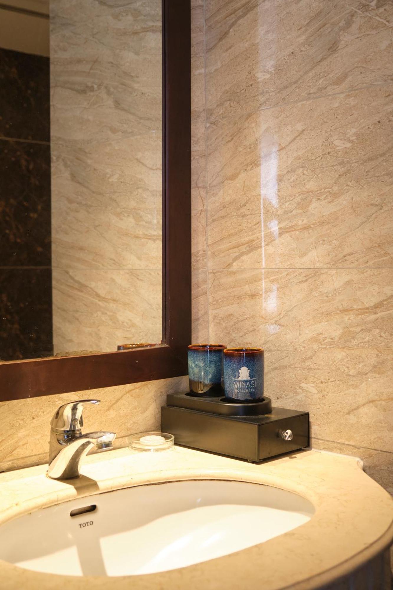 Minasi Premium Hotel Hanoi Exterior foto